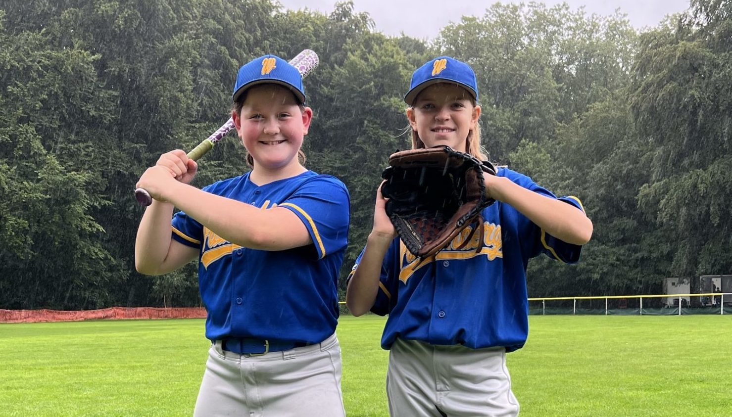 Elly Heinen (l.) und Jessica Lutz (r.) bei der Sichtung zur U13 Nationalmannschaft im Softball